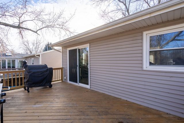3071 S HAMPTON Drive, Bettendorf, IA 52722