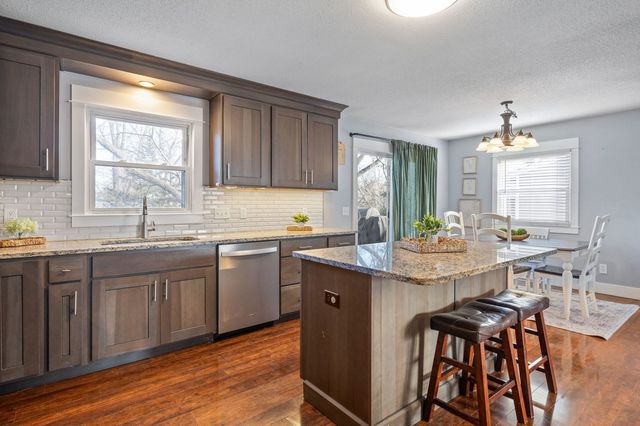 3071 S HAMPTON Drive, Bettendorf, IA 52722