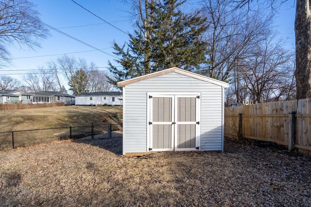 3071 S HAMPTON Drive, Bettendorf, IA 52722