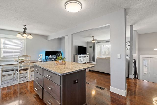 3071 S HAMPTON Drive, Bettendorf, IA 52722