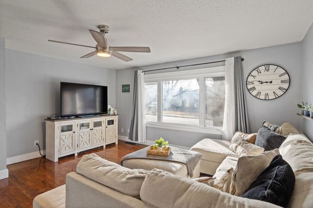 3071 S HAMPTON Drive, Bettendorf, IA 52722