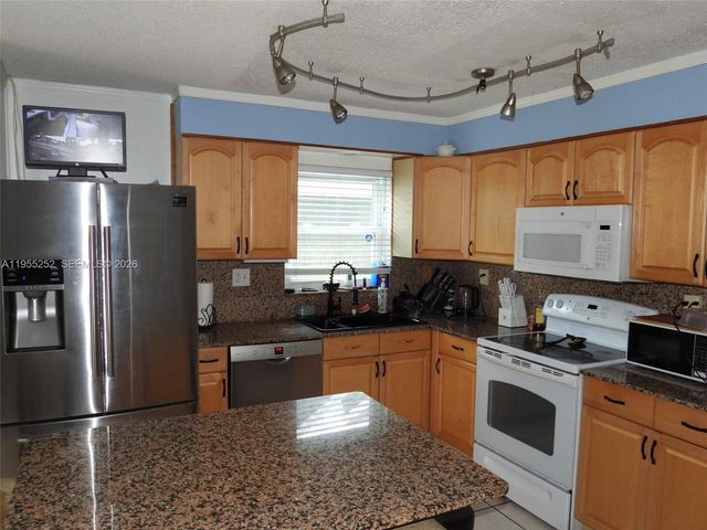 9331 NW 33rd Mnr, Sunrise, FL 33351