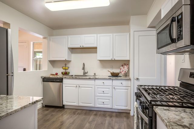 808 La Veta Drive NE, Albuquerque, NM 87108