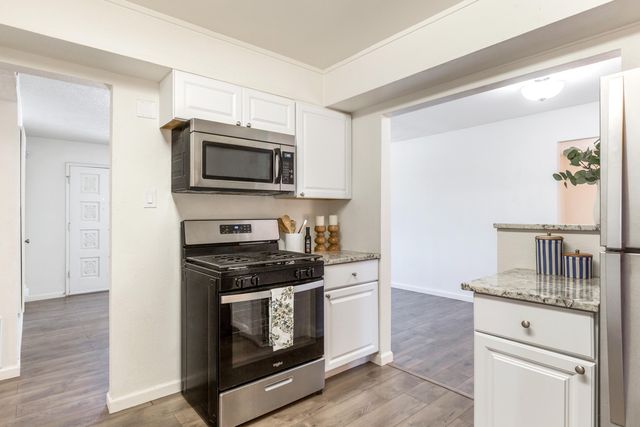 808 La Veta Drive NE, Albuquerque, NM 87108