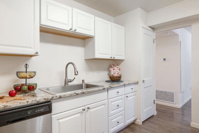 808 La Veta Drive NE, Albuquerque, NM 87108