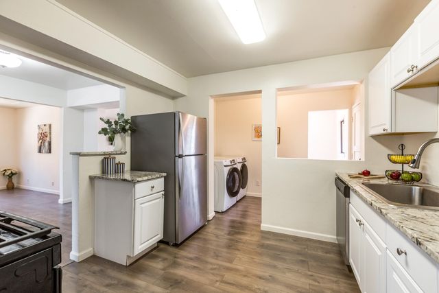 808 La Veta Drive NE, Albuquerque, NM 87108