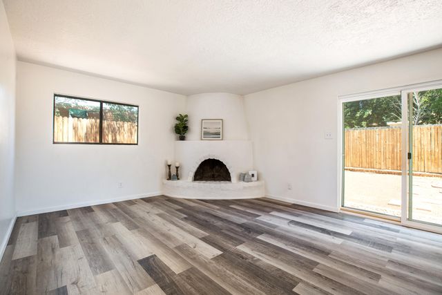 808 La Veta Drive NE, Albuquerque, NM 87108