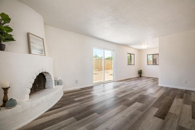 808 La Veta Drive NE, Albuquerque, NM 87108