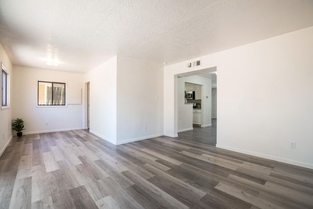 808 La Veta Drive NE, Albuquerque, NM 87108