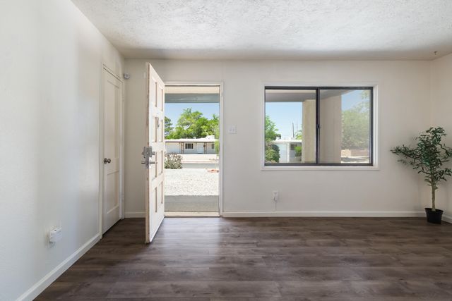 808 La Veta Drive NE, Albuquerque, NM 87108