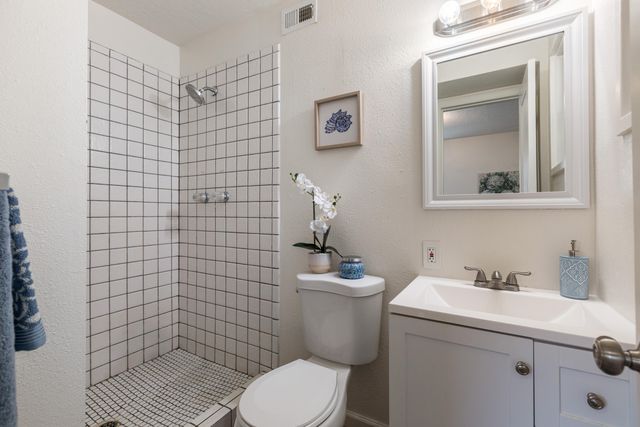 808 La Veta Drive NE, Albuquerque, NM 87108
