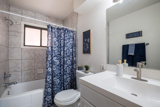 808 La Veta Drive NE, Albuquerque, NM 87108