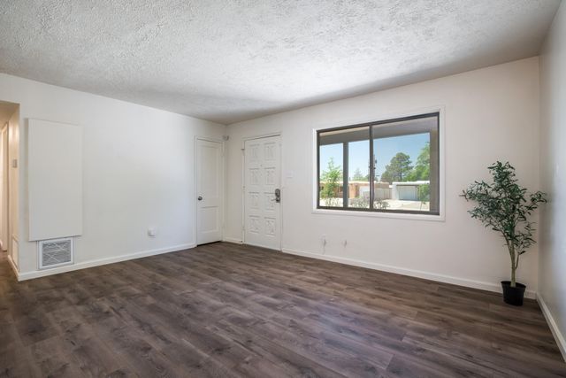 808 La Veta Drive NE, Albuquerque, NM 87108