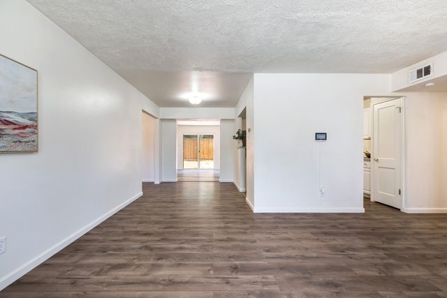 808 La Veta Drive NE, Albuquerque, NM 87108