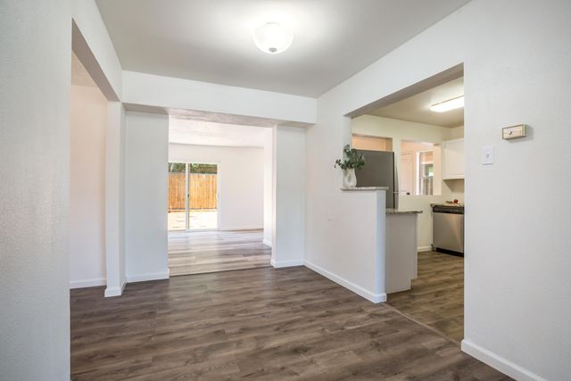 808 La Veta Drive NE, Albuquerque, NM 87108