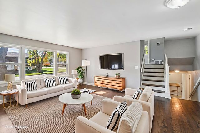 207 N Idlewild Avenue, Mundelein, IL 60060