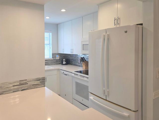 110 Shore Court 112b, North Palm Beach, FL 33408