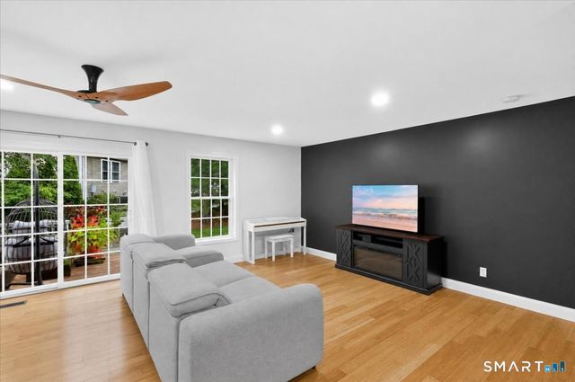 15 Freedom Way 69, East Lyme, CT 06357