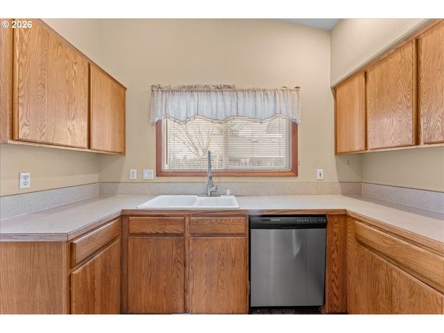 2931 Hollywood Dr Ne, Salem, OR 97305