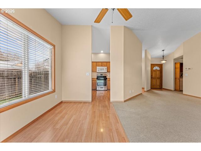 2931 Hollywood Dr Ne, Salem, OR 97305