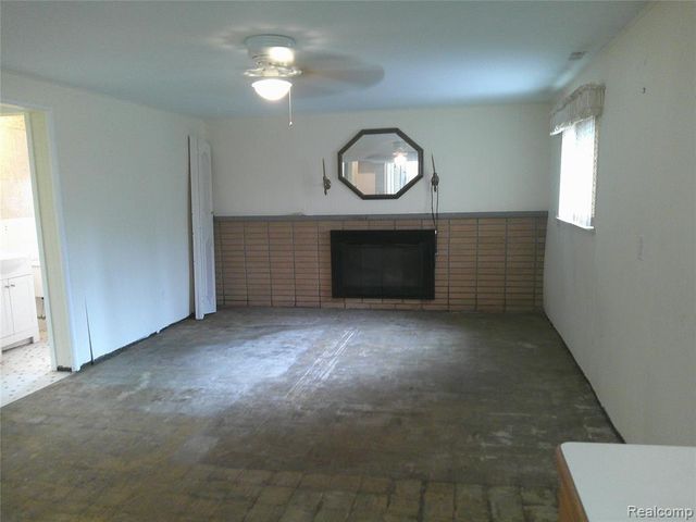 2803 Lexington Court, Trenton, MI 48183