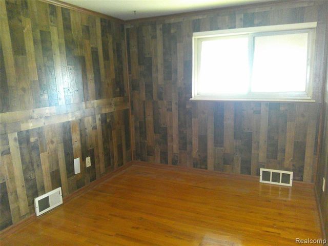 2803 Lexington Court, Trenton, MI 48183