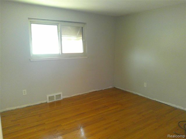 2803 Lexington Court, Trenton, MI 48183