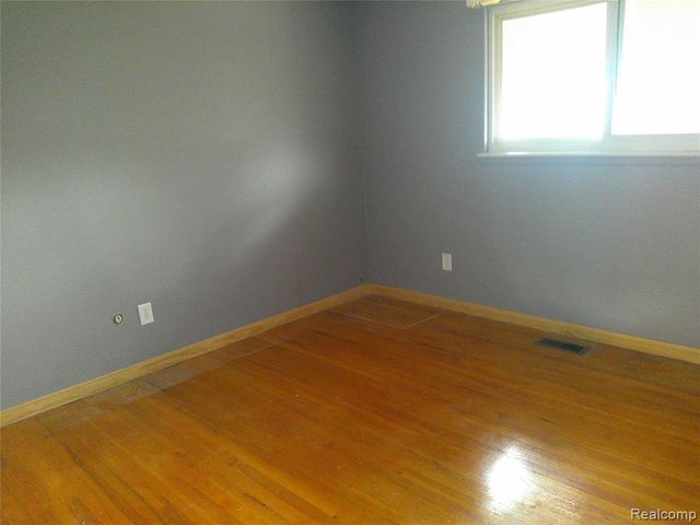 2803 Lexington Court, Trenton, MI 48183