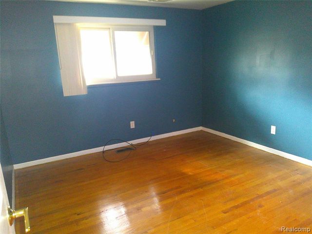 2803 Lexington Court, Trenton, MI 48183