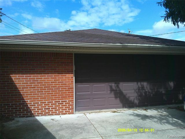 2803 Lexington Court, Trenton, MI 48183