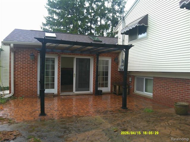 2803 Lexington Court, Trenton, MI 48183
