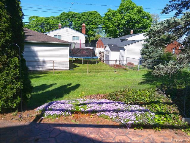 2803 Lexington Court, Trenton, MI 48183