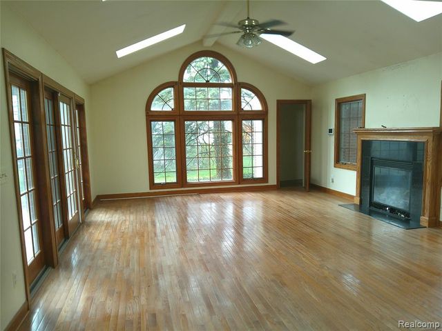 2803 Lexington Court, Trenton, MI 48183