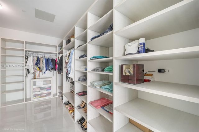 88 SW 7th St 4101, Miami, FL 33130