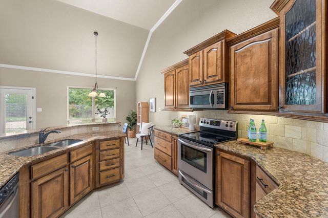 806 Marshall DR, Belton, TX 76513