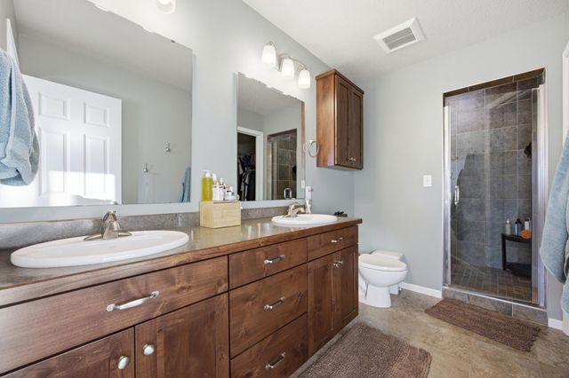 717 35th Avenue E, West Fargo, ND 58078