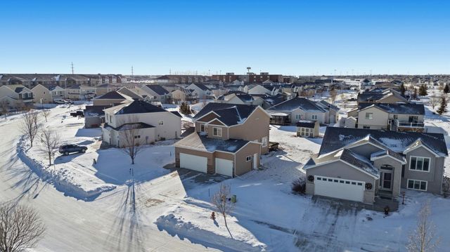 717 35th Avenue E, West Fargo, ND 58078