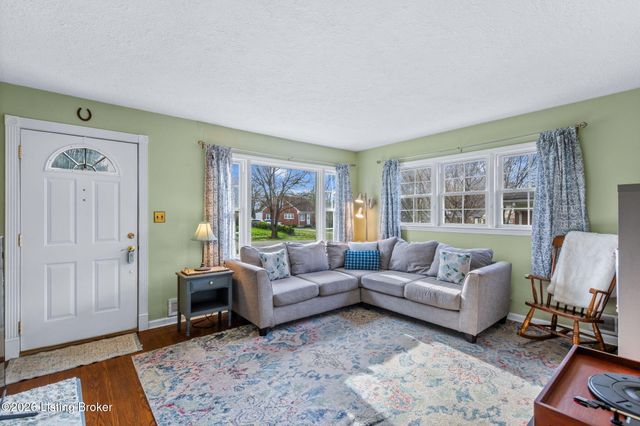 2507 Clearbrook Dr, Louisville, KY 40220