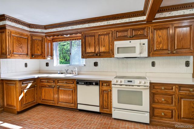 15623 Millar Road, Clinton Charter Township, MI 48036