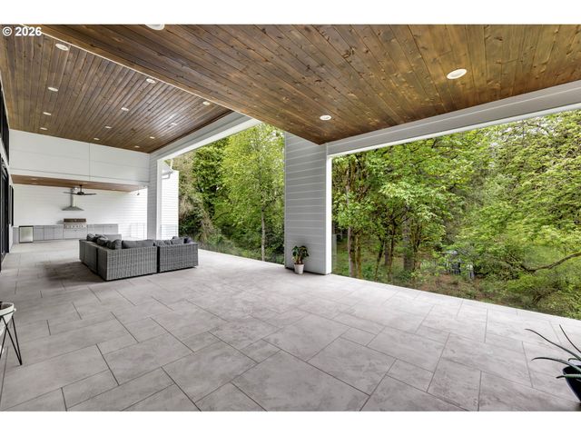 11555 Se HILLTOP Ct, Happy Valley, OR 97086