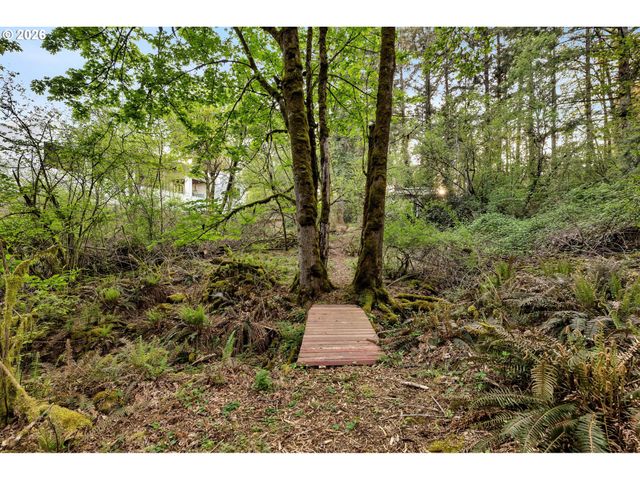 11555 Se HILLTOP Ct, Happy Valley, OR 97086