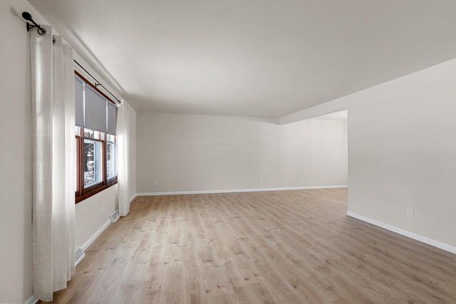 544 SOMERSET DRIVE, Green Bay, WI 54301