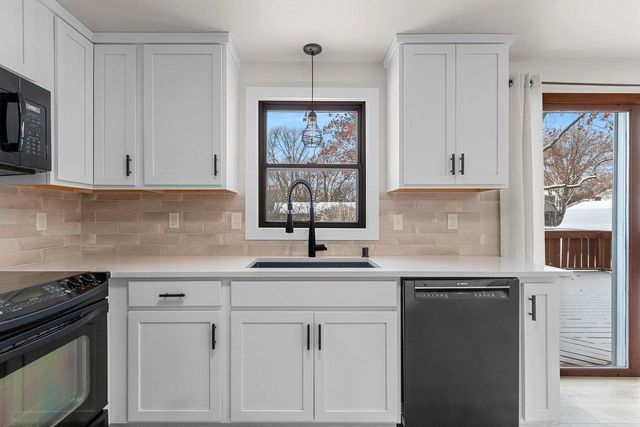 544 SOMERSET DRIVE, Green Bay, WI 54301