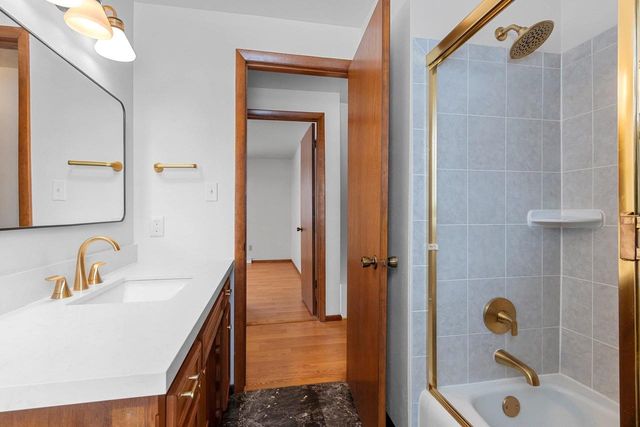 544 SOMERSET DRIVE, Green Bay, WI 54301