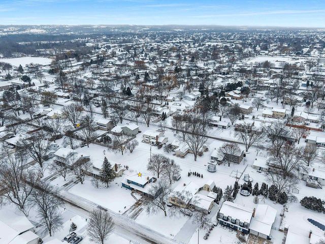 544 SOMERSET DRIVE, Green Bay, WI 54301