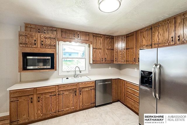 910 Lemay Drive, Bellevue, NE 68005