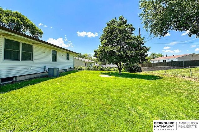 910 Lemay Drive, Bellevue, NE 68005