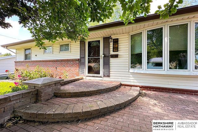 910 Lemay Drive, Bellevue, NE 68005