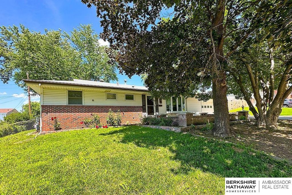 910 Lemay Drive, Bellevue, NE 68005