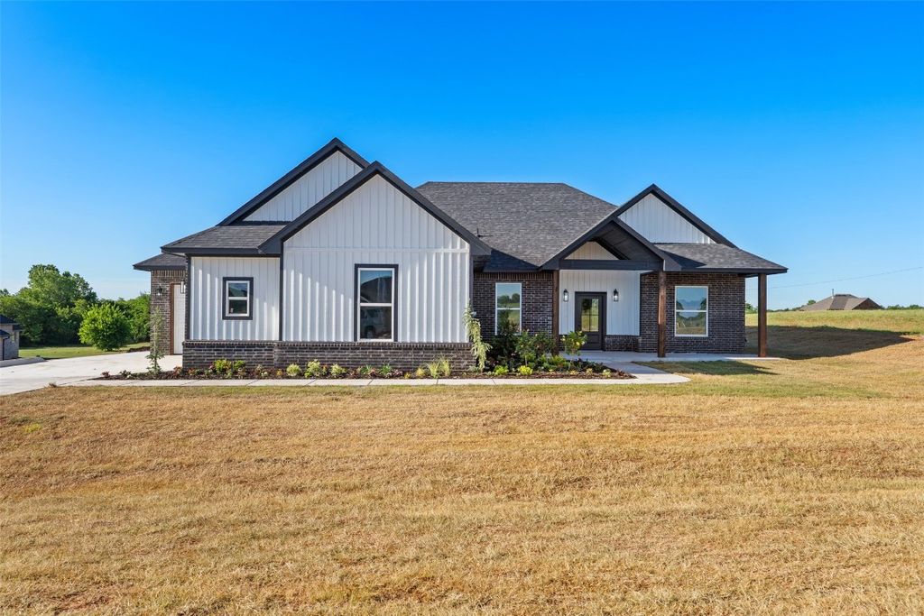2443 Raven Circle, Blanchard, OK 73010